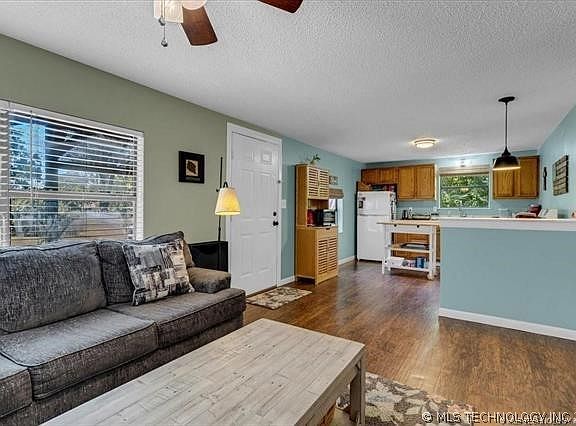 3rd image of 620 W Georgia St