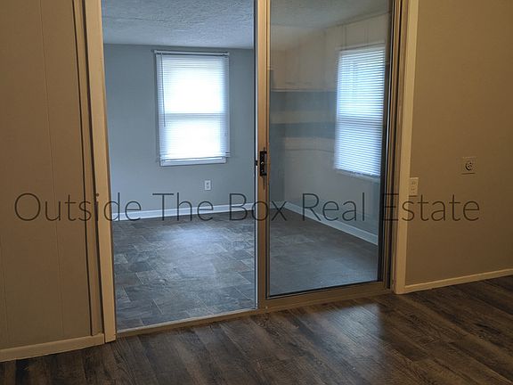 5th image of 4830 Vanguard Ave