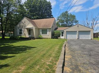 25 Maple Dr, Caseyville, IL