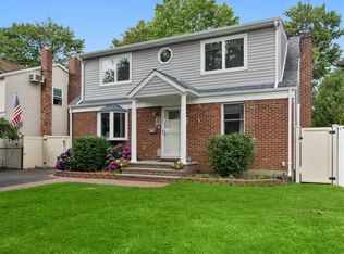 2216 Maple St, Wantagh, NY 11793