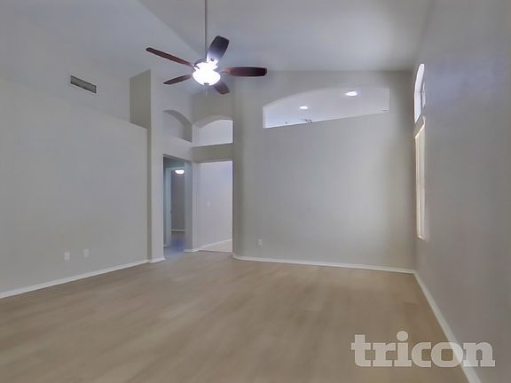 3rd image of 1335 W Wahalla Ln