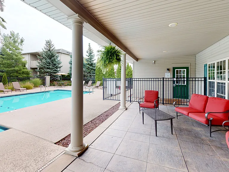 Park Lane Apartments — Photo 17