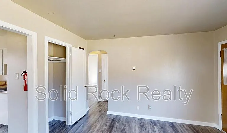 1214 Janes Ln — Photo 6