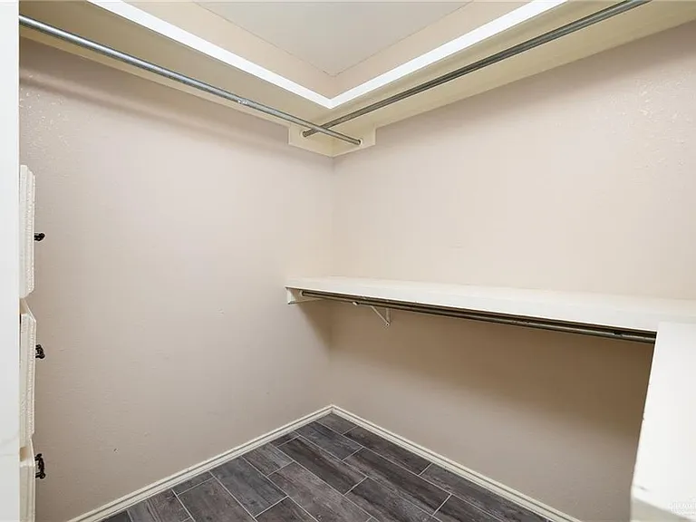 413 E Wisteria Ave — Photo 15