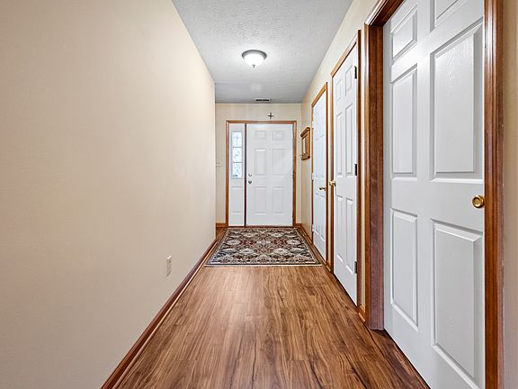 4th image of 823 Jordan Dr