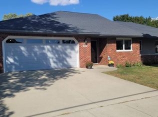 609 Lincoln St, Chenoa, IL 61726