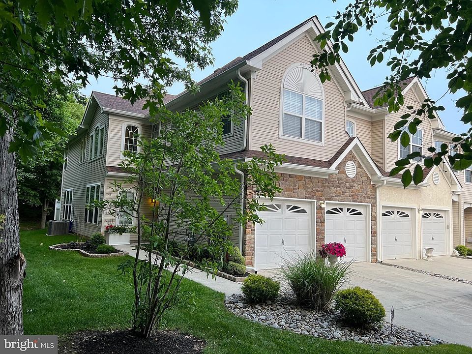 1st image of 48 Tudor Ct