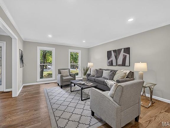 4th image of 2131 Hickory Dr