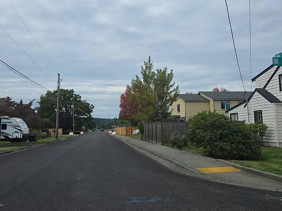 5th image of 1009 5th Ave SW