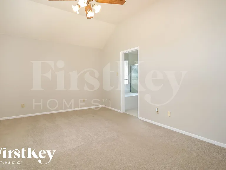 1039 Wentworth Dr — Photo 10