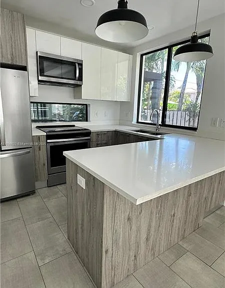 727 NE 15th Ave — Photo 5