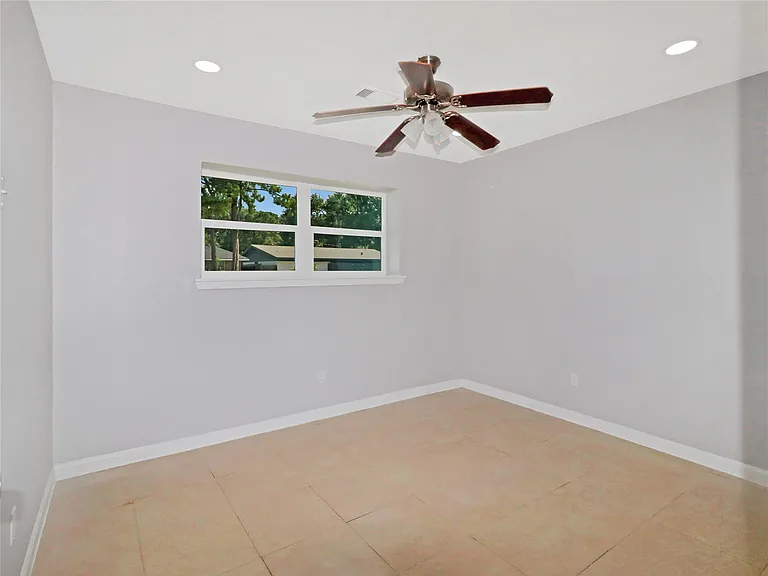 8711 Shadow Crest St — Photo 10