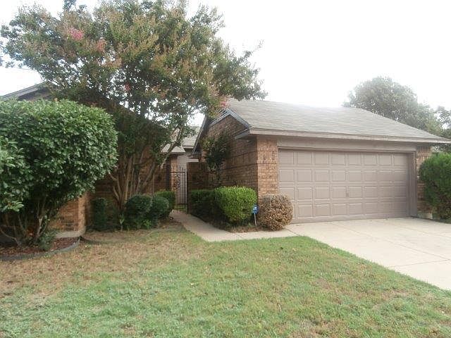 1st image of 2600 Woodlark Dr
