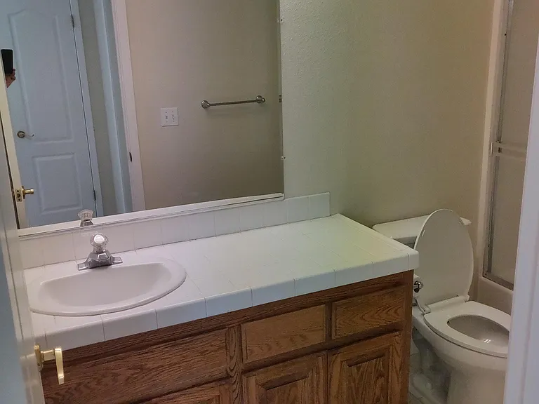 full bath 2 upstairs