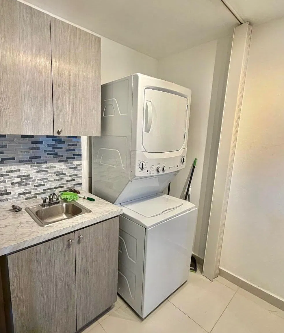 3 bed, 2.0 bath, 2000 sqft, $2,995 — Photo 4