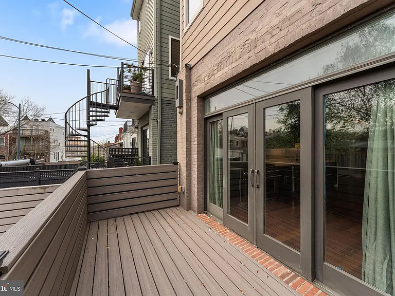 2421 1st St NW #1 — Photo 32