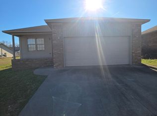 805 W 12th St, Russellville, AR 72801