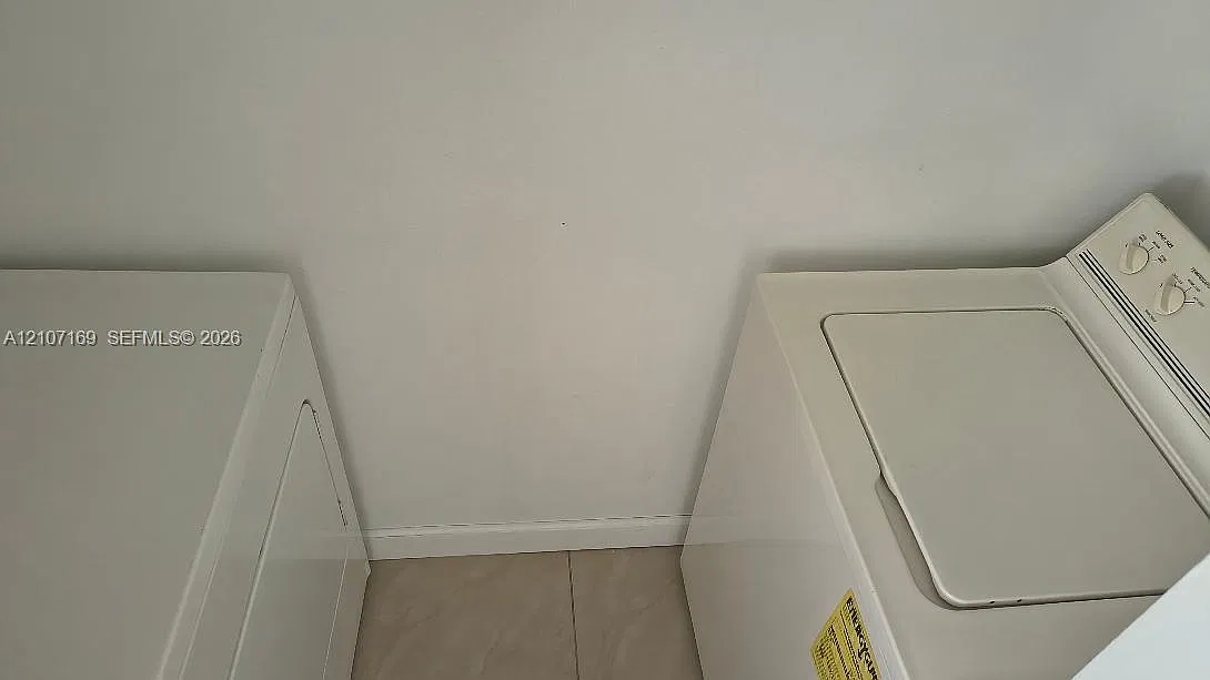 Royal Poinciana Condo — Photo 3
