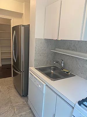 5th image of 40 Central Park S APT 6G