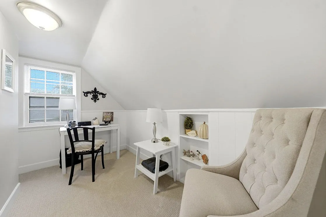 3 bed, 1.5 bath, 999 sqft, $5,000 — Photo 1