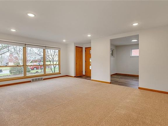 5th image of 5525 Clark Ave
