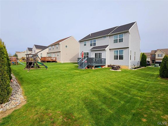 5th image of 698 Mulberry Dr