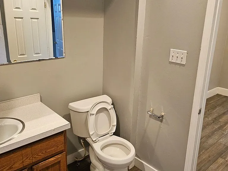 1208 Henning Ave — Photo 1