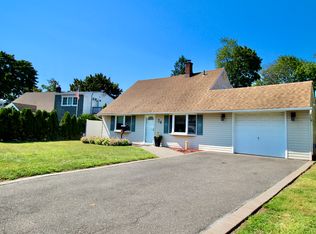 24 Mill Ln, Levittown, NY 11756