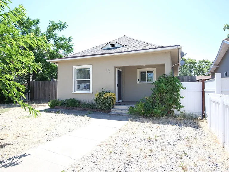 810 E Olive Ave — Photo 1