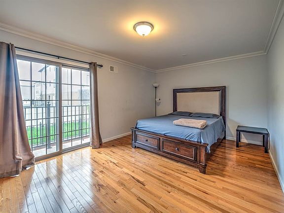 4th image of 54 Dales Ave