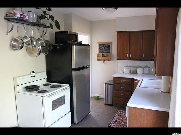 5th image of 2853 S Dearborn St