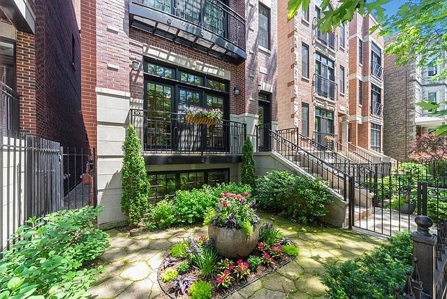 1st image of 3247 N Clifton Ave #1