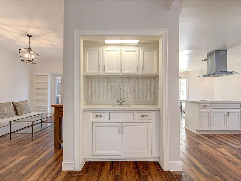 438 E Fair Harbor Ln — Photo 9