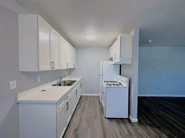 150 Gateway Court — Photo 8