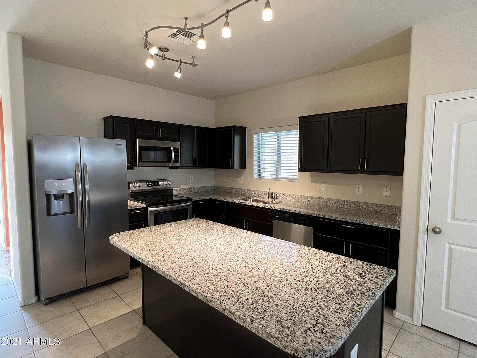 3 bed, 1646 sqft, $1,750 — Photo 3