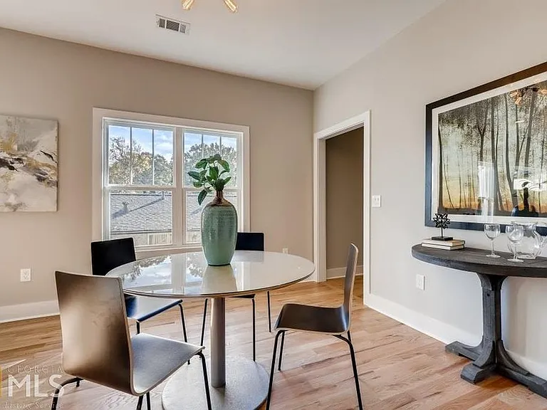 1253 Princess Ave SW — Photo 16