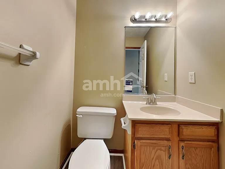 440 Dexter Ct — Photo 7