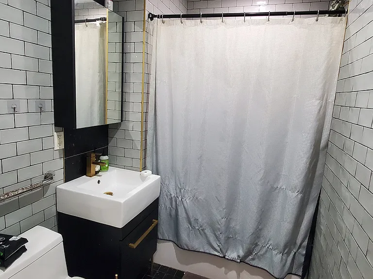 1087 Gates Ave #1B — Photo 6
