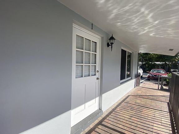 2nd image of 215 SW 19th Ave #1