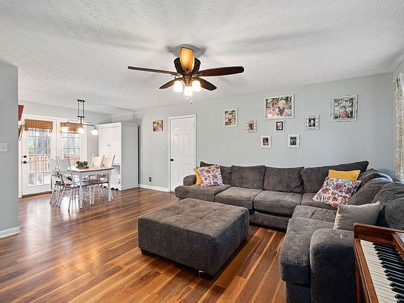 4th image of 172 Shady Maple Dr