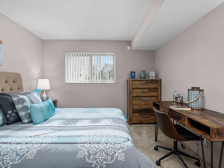 West End Terrace Apartments — Photo 41