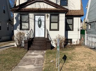 19127 113th Ave, Saint Albans, NY 11412