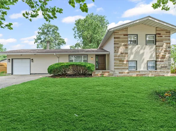 1906 Sangamon Dr, Champaign, IL 61821