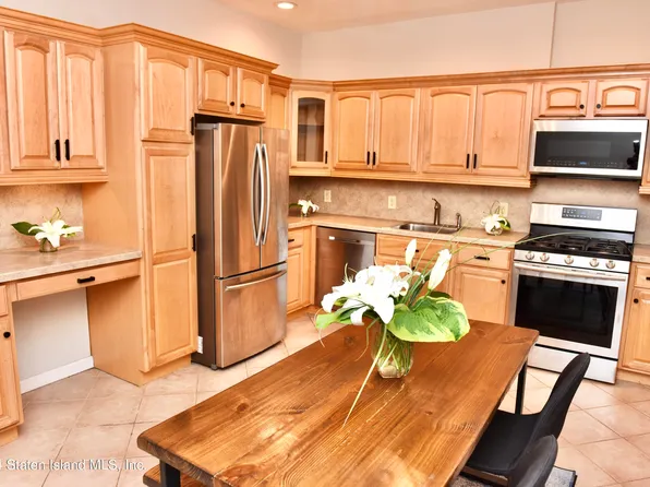 215 Hart Blvd APT 1K, Staten Island, NY 10301