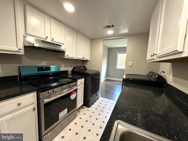 2819 Banks Ct — Photo 6