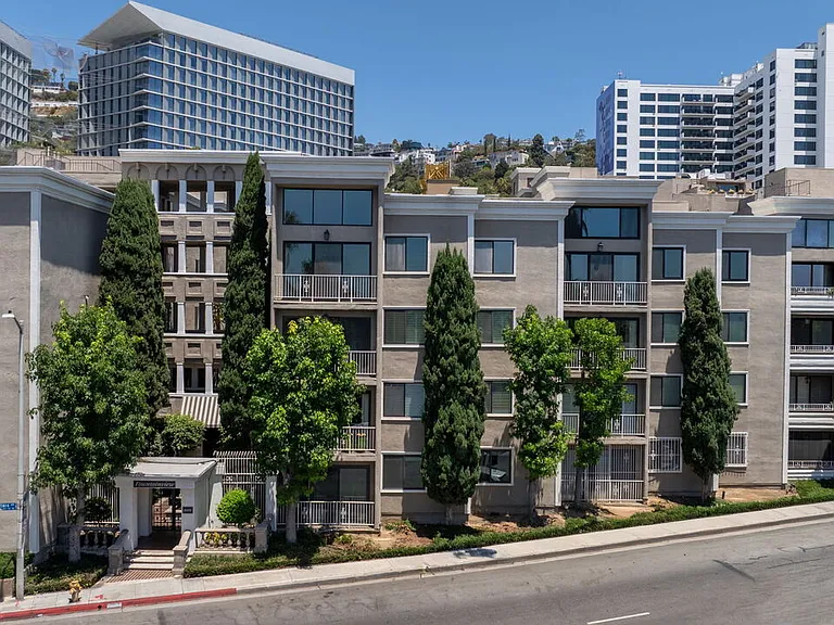 8455 Fountain Ave #301 — Photo 35