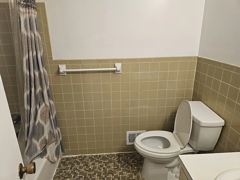 1404 Chilton Dr — Photo 12