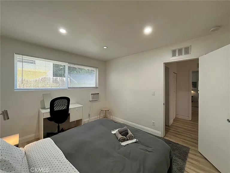 1114 6th St #9 — Photo 15