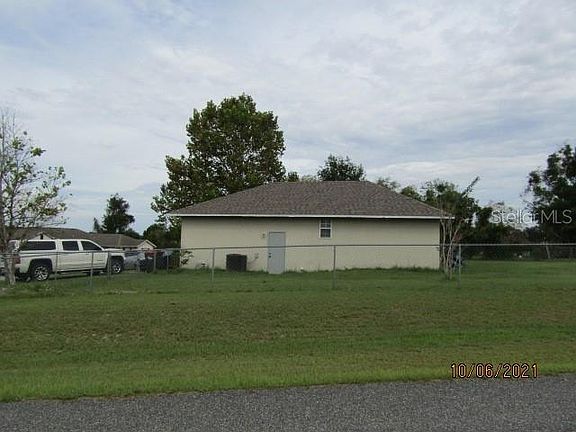 4th image of 325 Oak Lane Dr