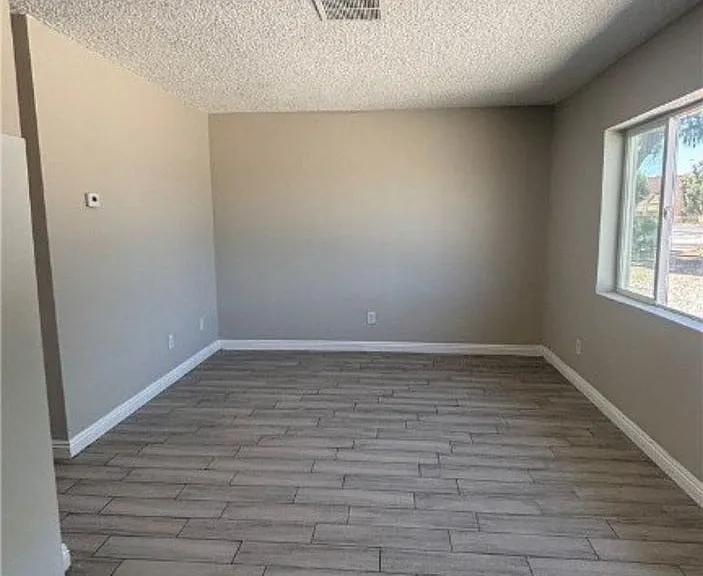 718 W Wilson Ave — Photo 4